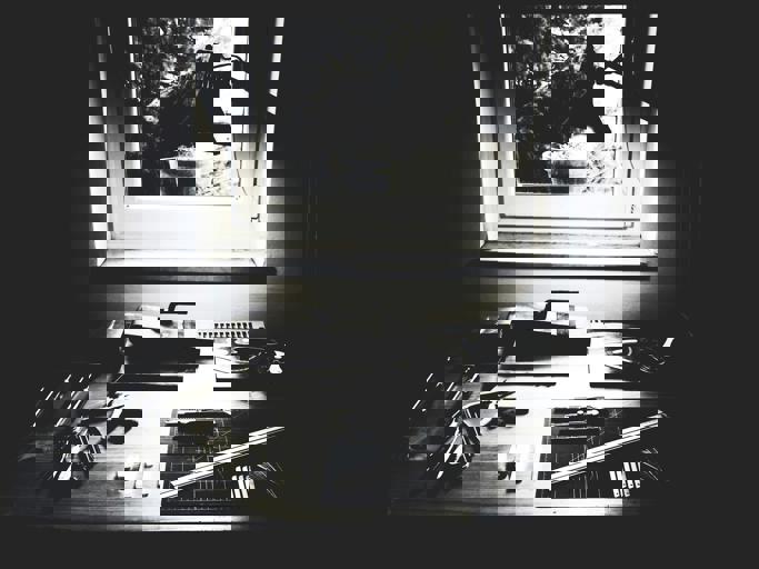 Minimalist Furniture Trend Drives Surge in Local Upcycling Workshops